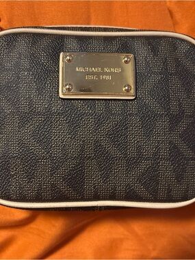 Michael Kors Crossbody with Gold Plaque and Partial Chain Strap GUC